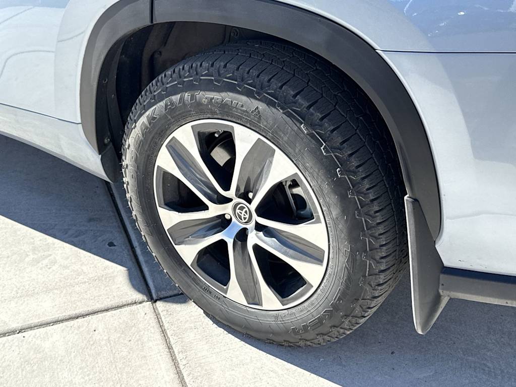 Thumbnail: 2023 Toyota Highlander - 8