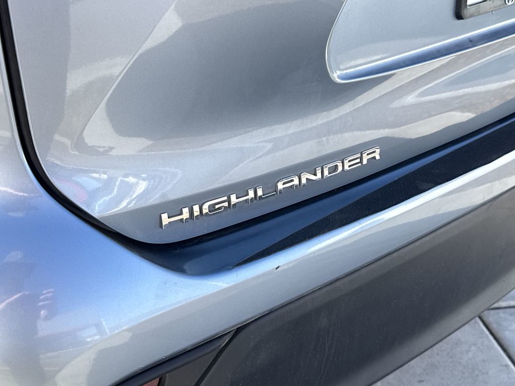 Thumbnail: 2023 Toyota Highlander - 7