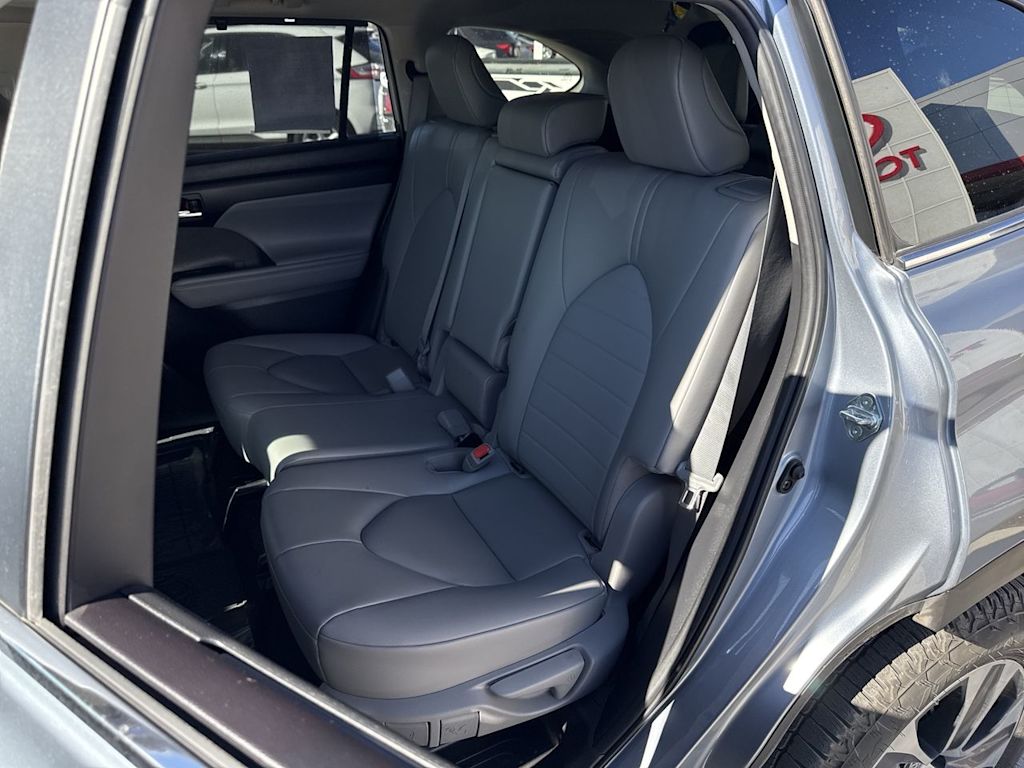 Thumbnail: 2023 Toyota Highlander - 13