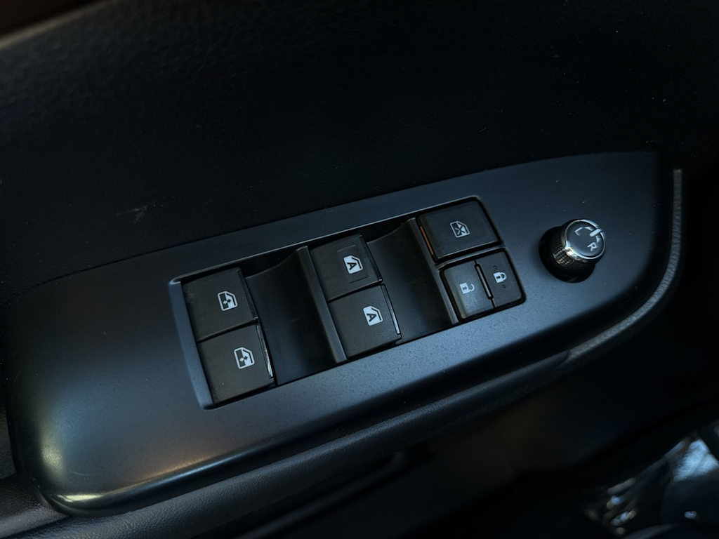 Thumbnail: 2015 Toyota Highlander - 25