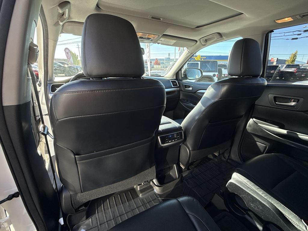 Thumbnail: 2015 Toyota Highlander - 21