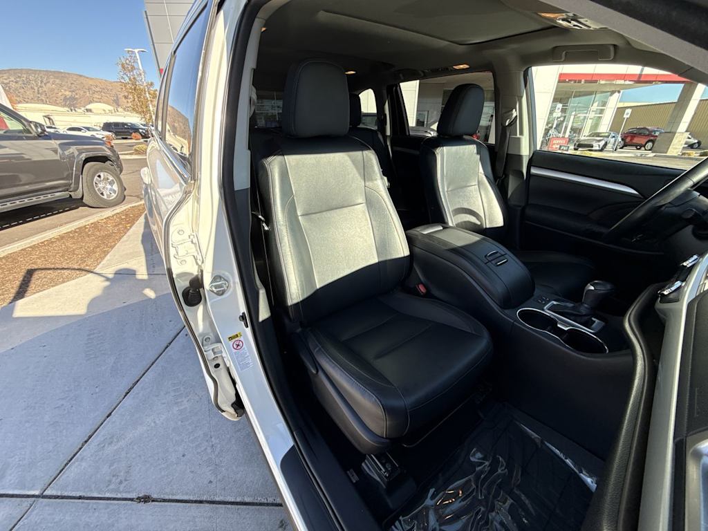 Thumbnail: 2015 Toyota Highlander - 22