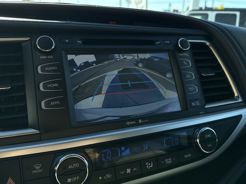 Thumbnail: 2015 Toyota Highlander - 23