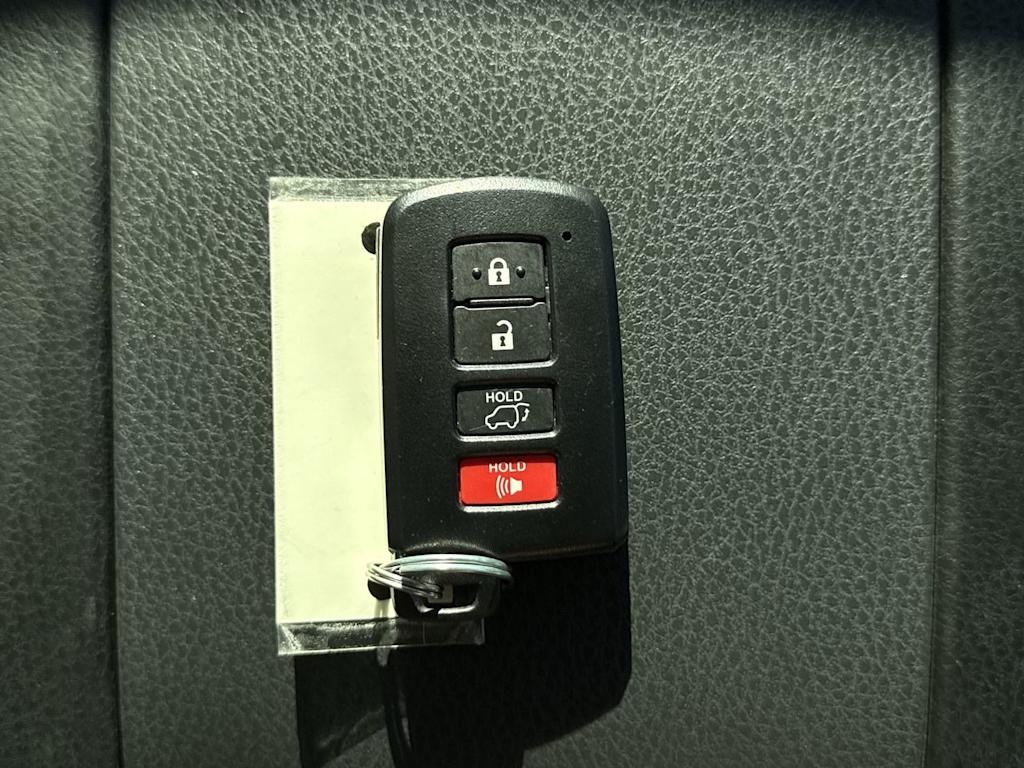 Thumbnail: 2015 Toyota Highlander - 16