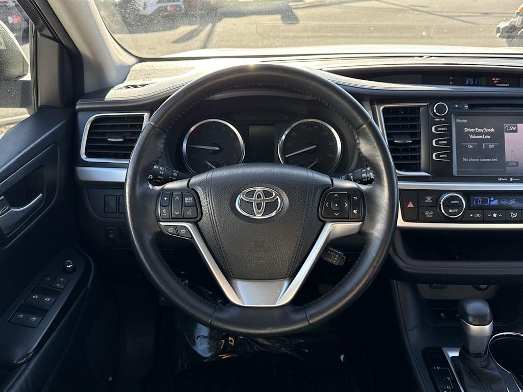 Thumbnail: 2015 Toyota Highlander - 10