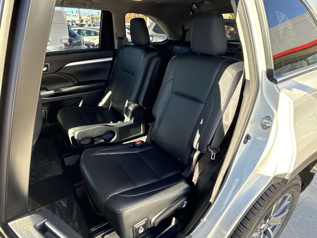 Thumbnail: 2015 Toyota Highlander - 19