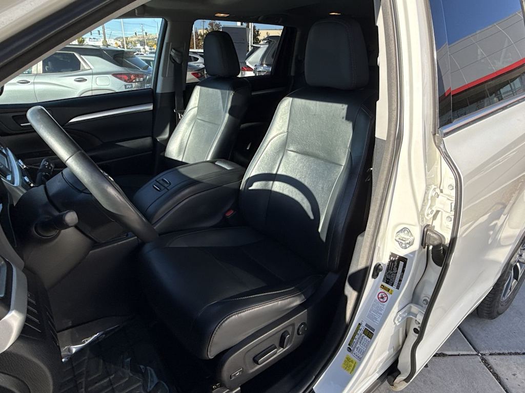 Thumbnail: 2015 Toyota Highlander - 11