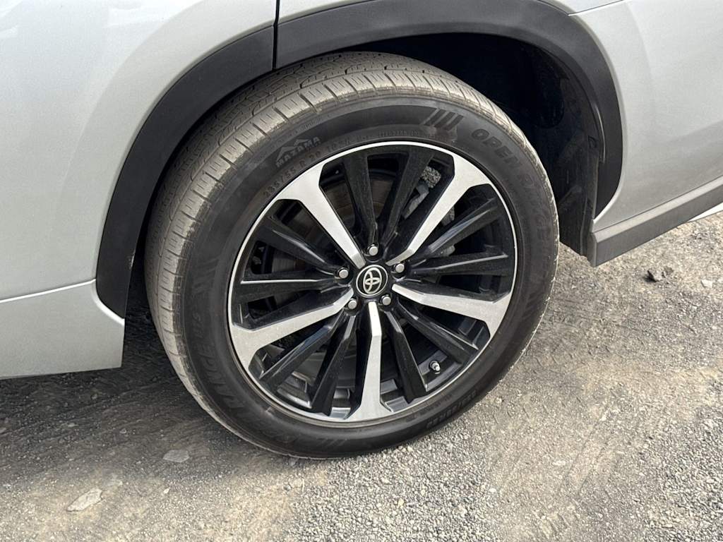 Thumbnail: 2021 Toyota Highlander - 6