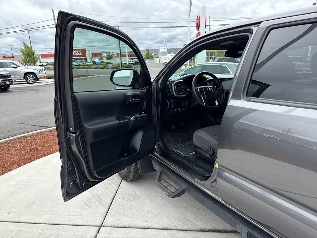 Thumbnail: 2018 Toyota Tacoma - 20