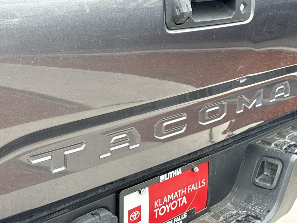 Thumbnail: 2018 Toyota Tacoma - 19
