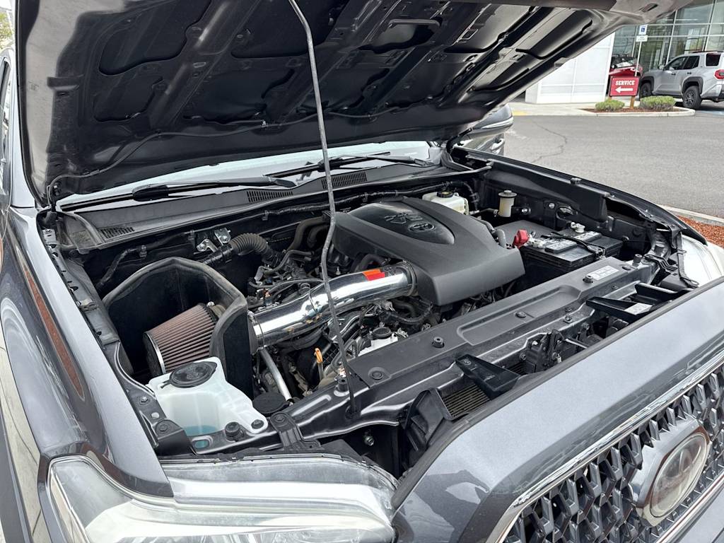 Thumbnail: 2018 Toyota Tacoma - 8