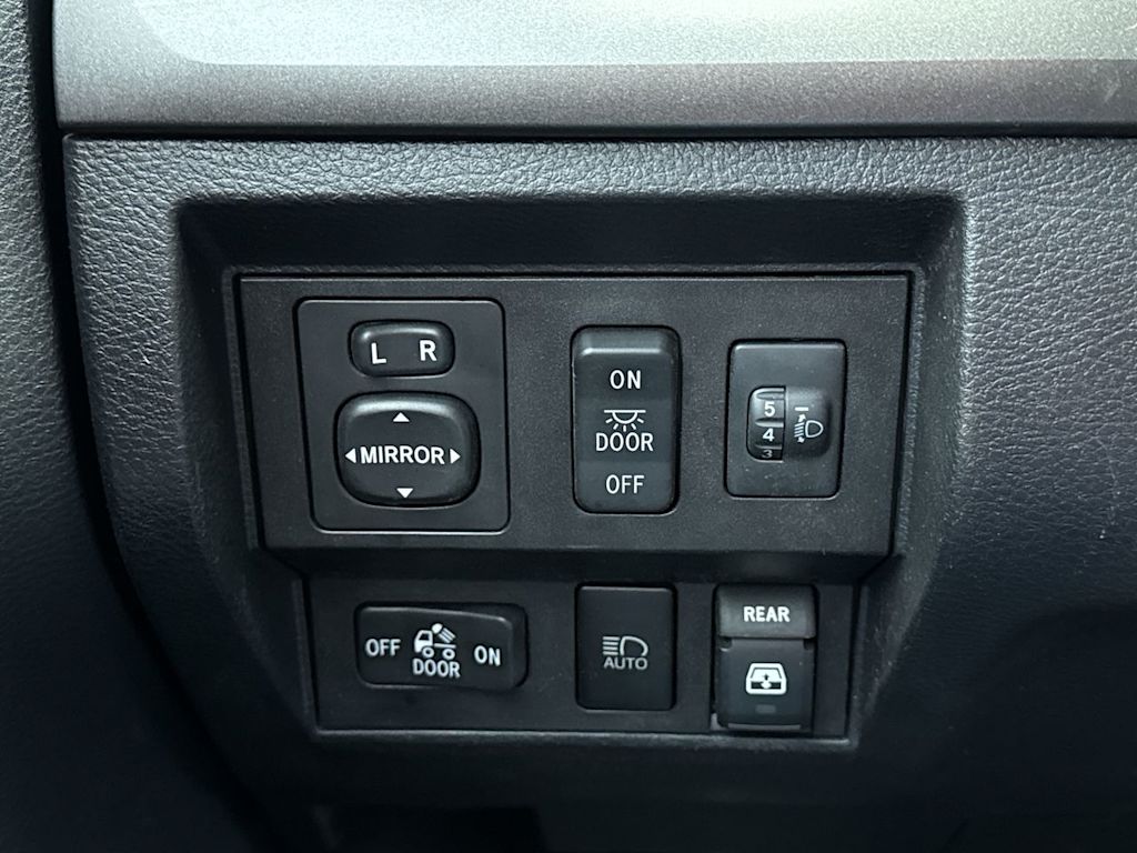 Thumbnail: 2018 Toyota Tundra - 23