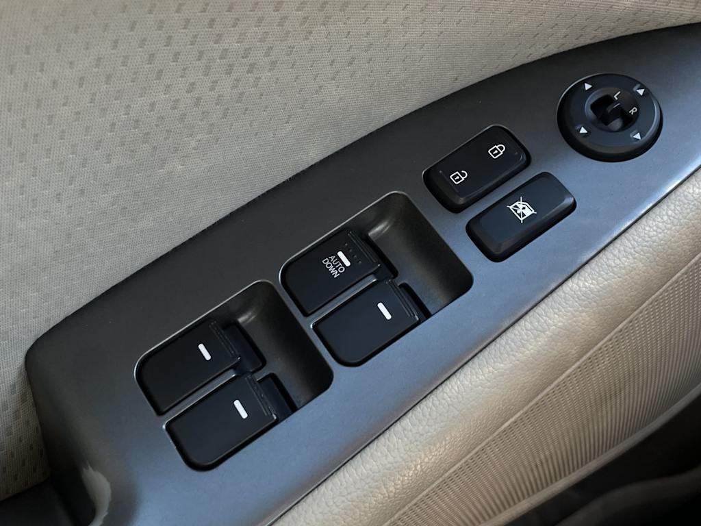 Thumbnail: 2012 Kia Optima - 23
