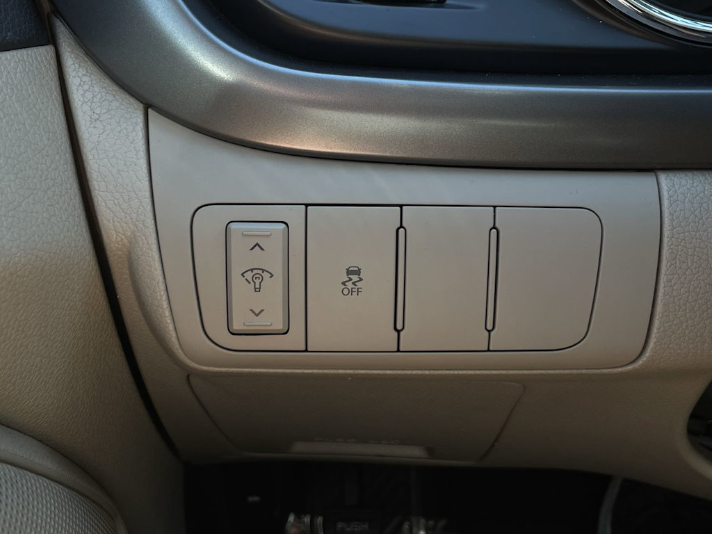 Thumbnail: 2012 Kia Optima - 22