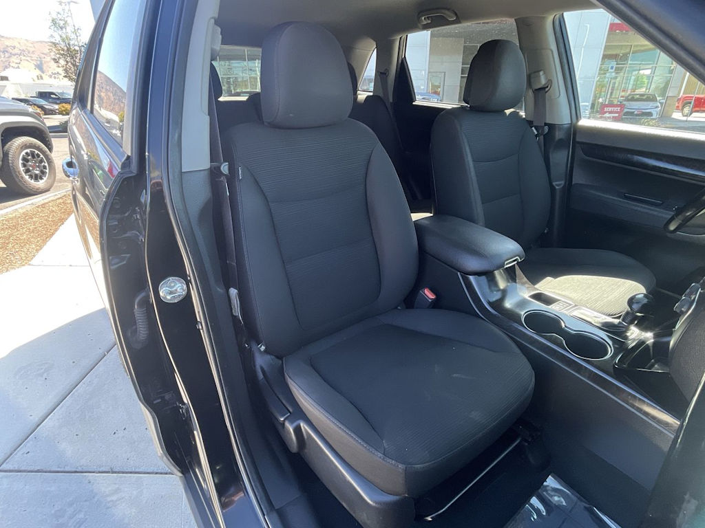 Thumbnail: 2015 Kia Sorento - 12