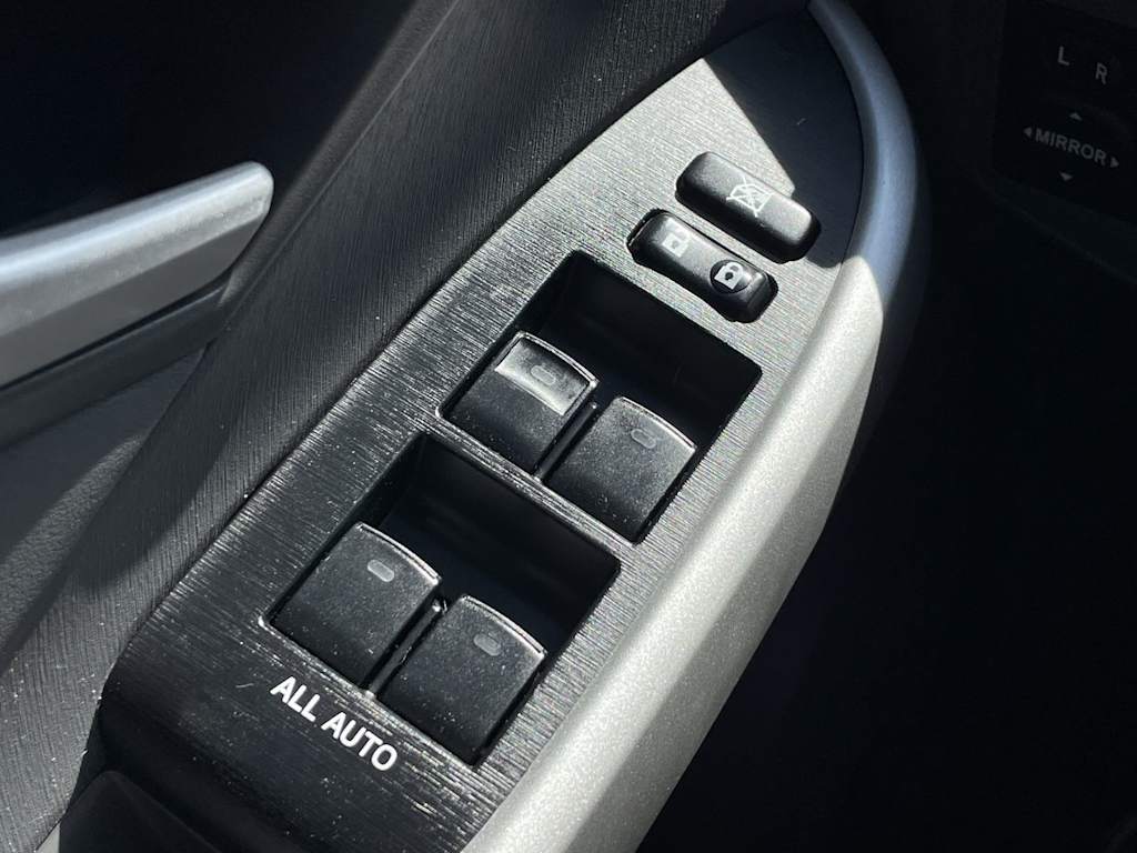 Thumbnail: 2010 Toyota Prius - 24