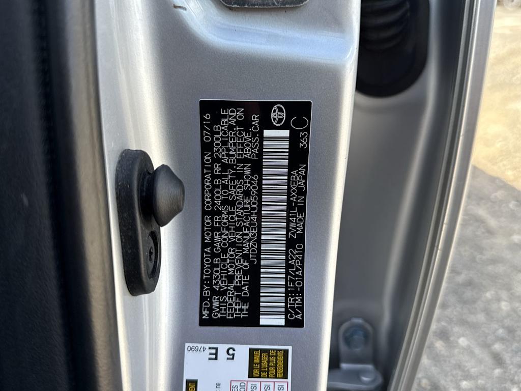Thumbnail: 2017 Toyota Prius v - 9