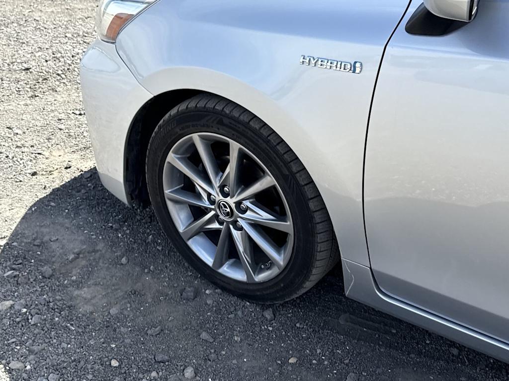 Thumbnail: 2017 Toyota Prius v - 5