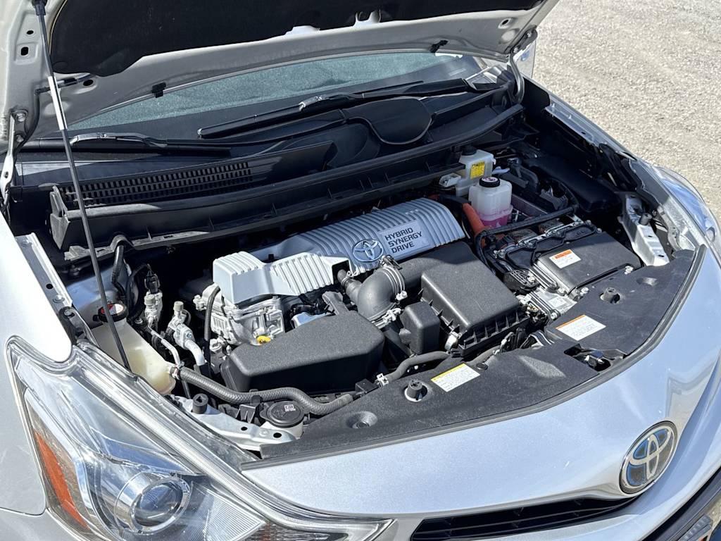 Thumbnail: 2017 Toyota Prius v - 6