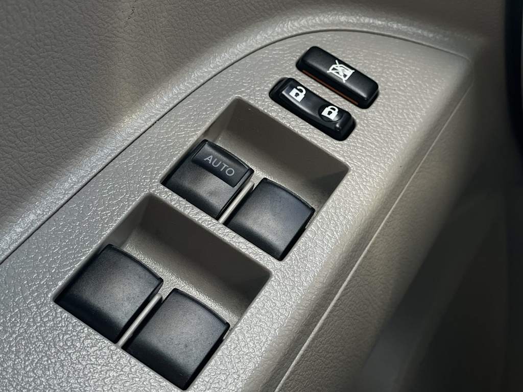 2012 Toyota Highlander Base 25