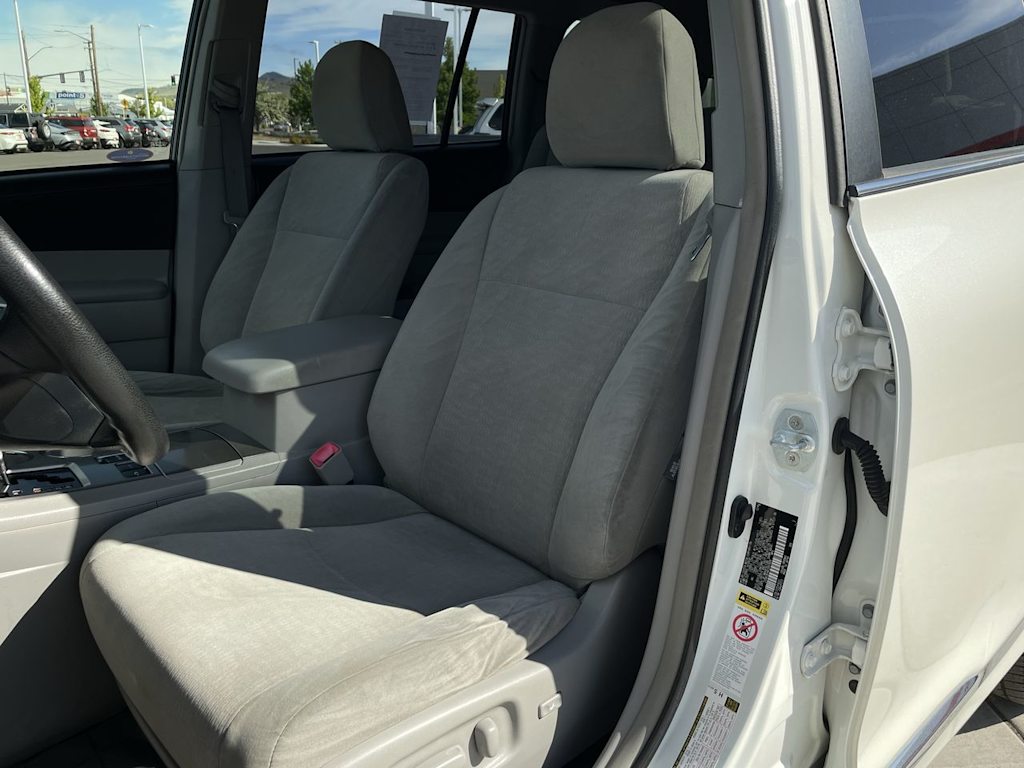 2012 Toyota Highlander Base 11