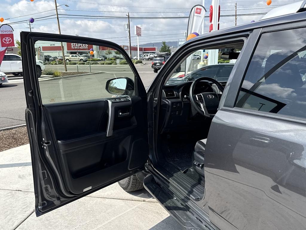 Thumbnail: 2018 Toyota 4Runner - 3