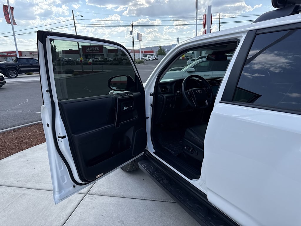 Thumbnail: 2020 Toyota 4Runner - 20