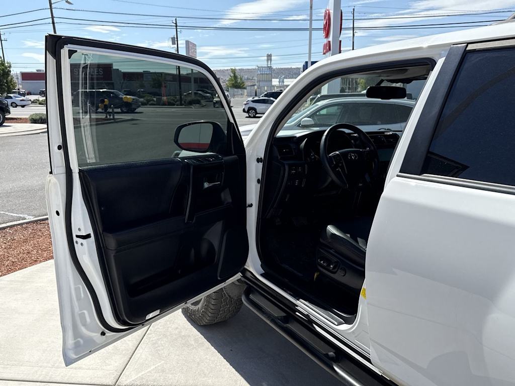 Thumbnail: 2019 Toyota 4Runner - 19