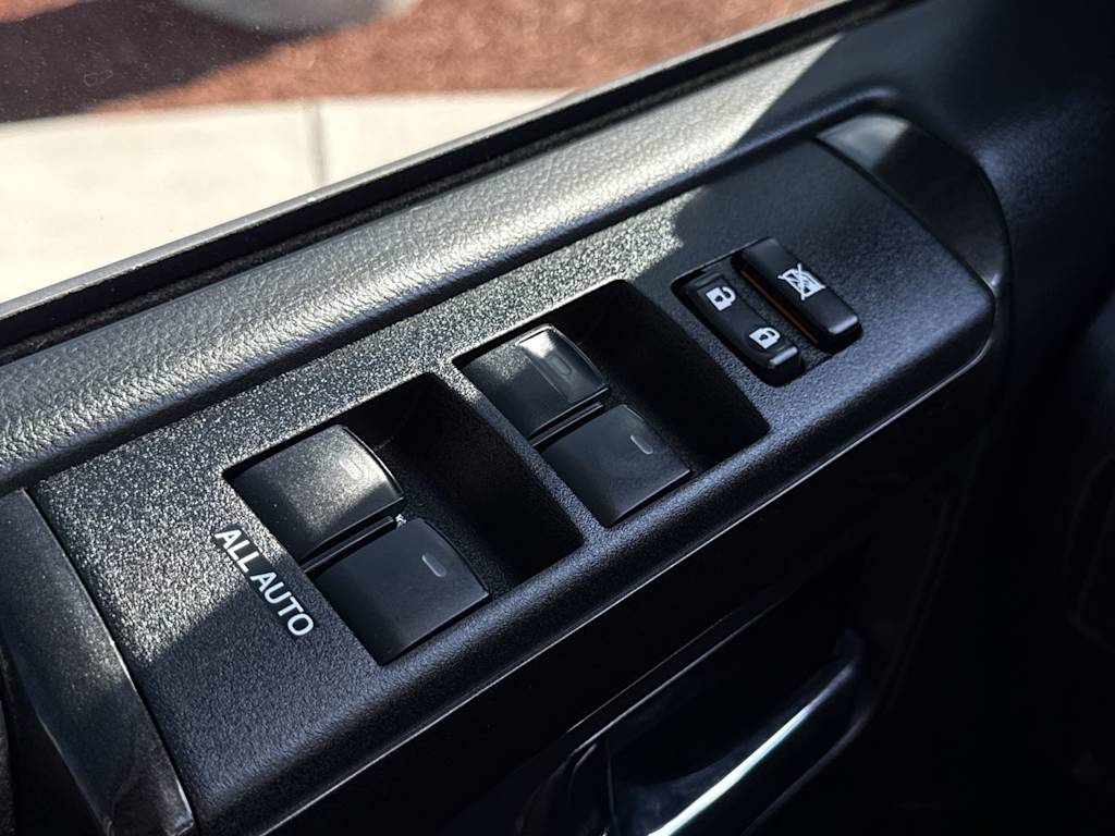 Thumbnail: 2019 Toyota 4Runner - 23
