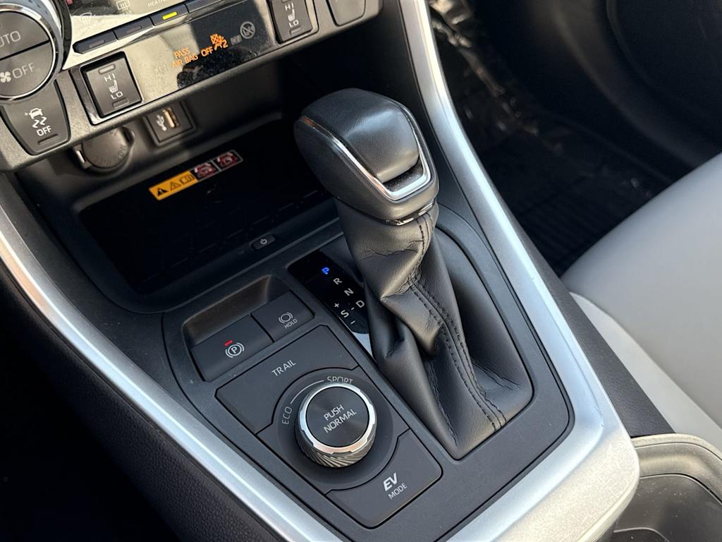 Thumbnail: 2025 Toyota RAV4 - 15