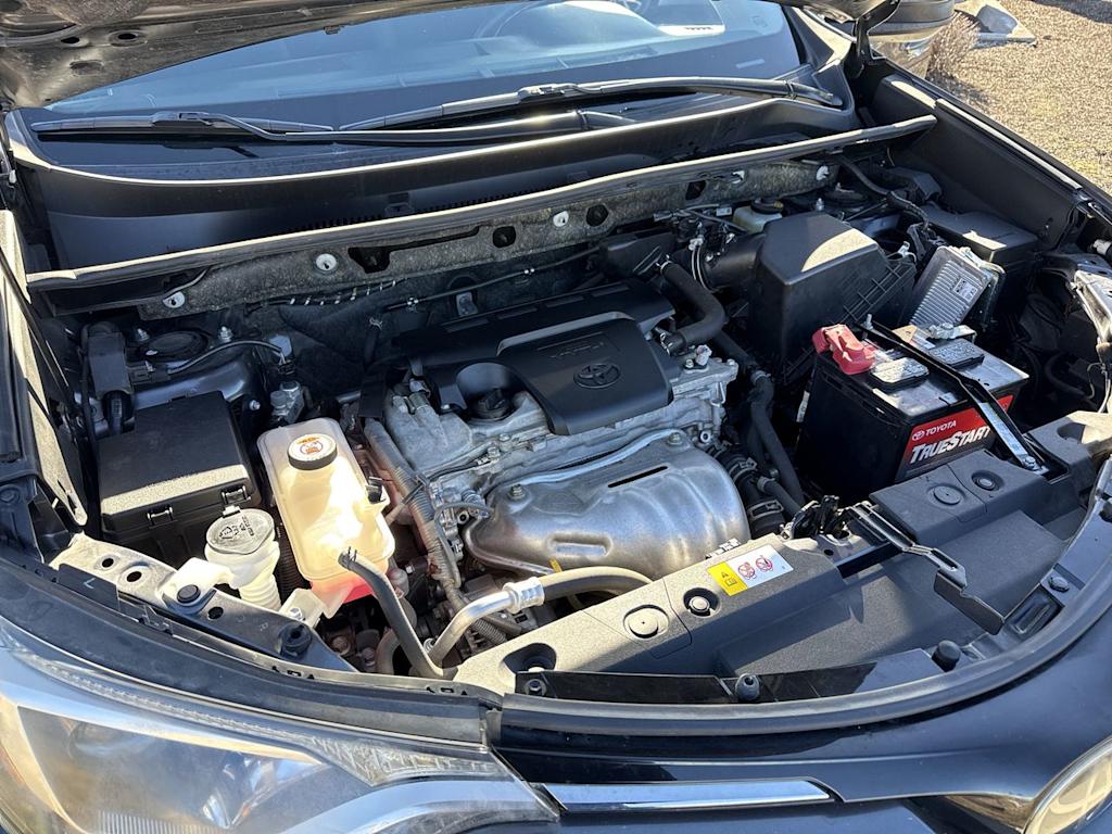 Thumbnail: 2018 Toyota RAV4 - 8