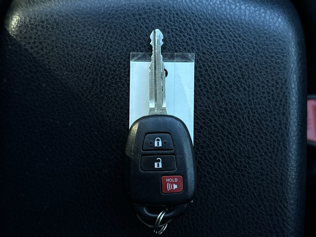 Thumbnail: 2018 Toyota RAV4 - 17