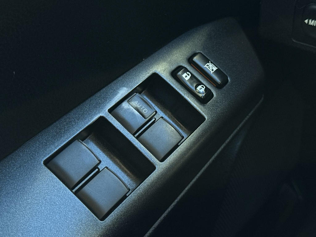 Thumbnail: 2018 Toyota RAV4 - 24