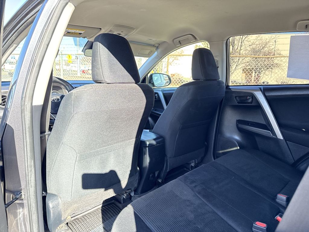 Thumbnail: 2018 Toyota RAV4 - 21