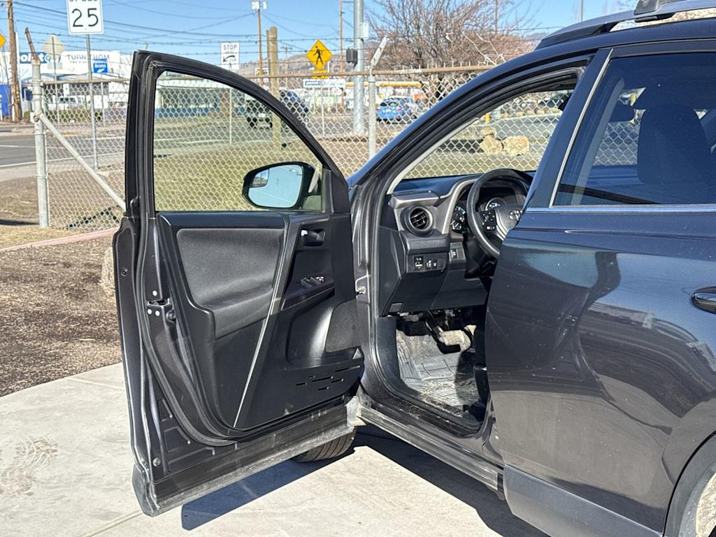 Thumbnail: 2018 Toyota RAV4 - 20