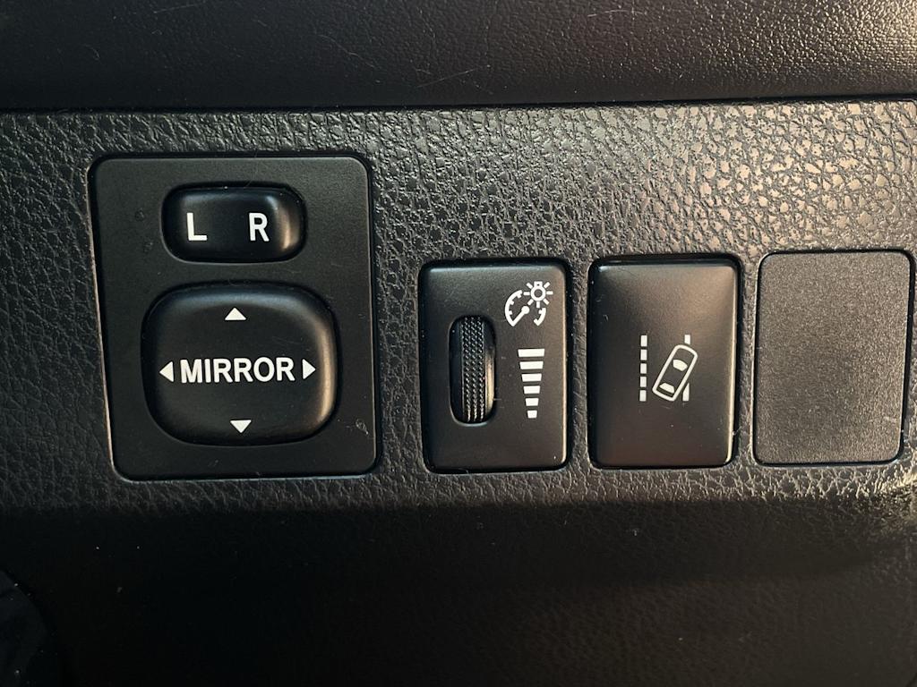 Thumbnail: 2016 Toyota RAV4 - 23