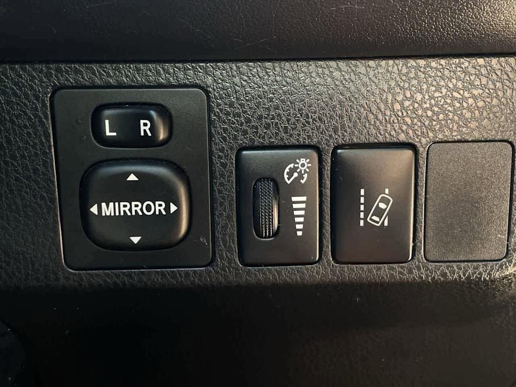 Thumbnail: 2016 Toyota RAV4 - 19