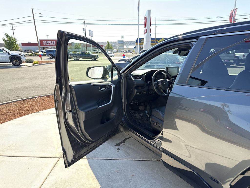 Thumbnail: 2022 Toyota RAV4 - 2