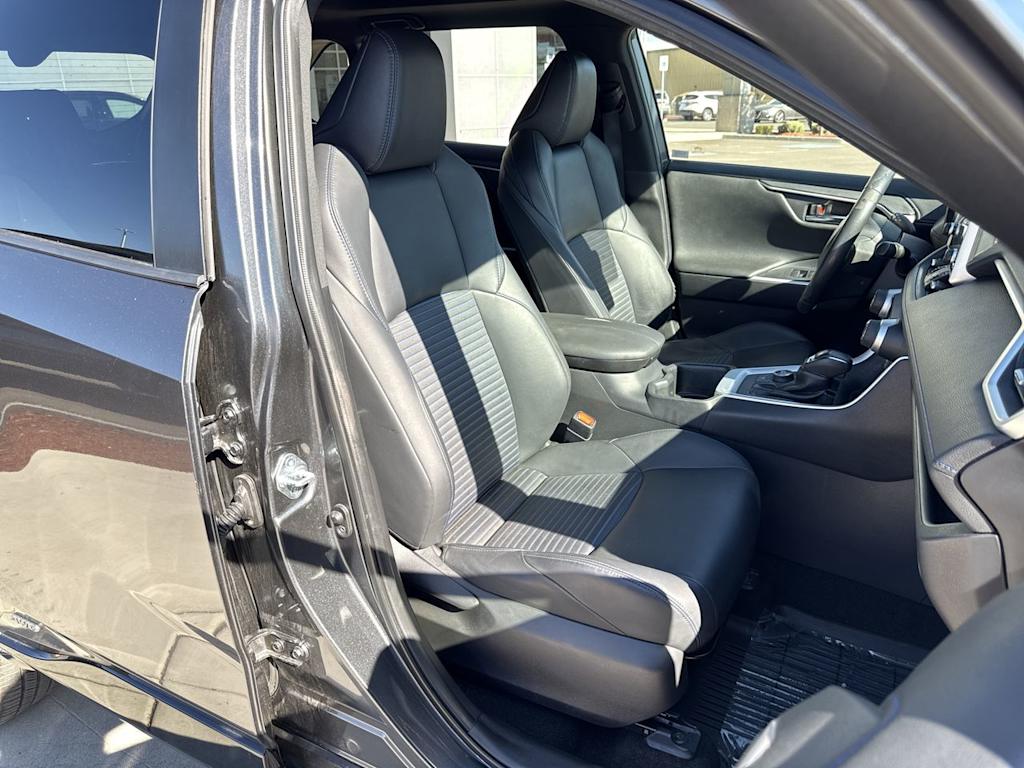Thumbnail: 2022 Toyota RAV4 - 12