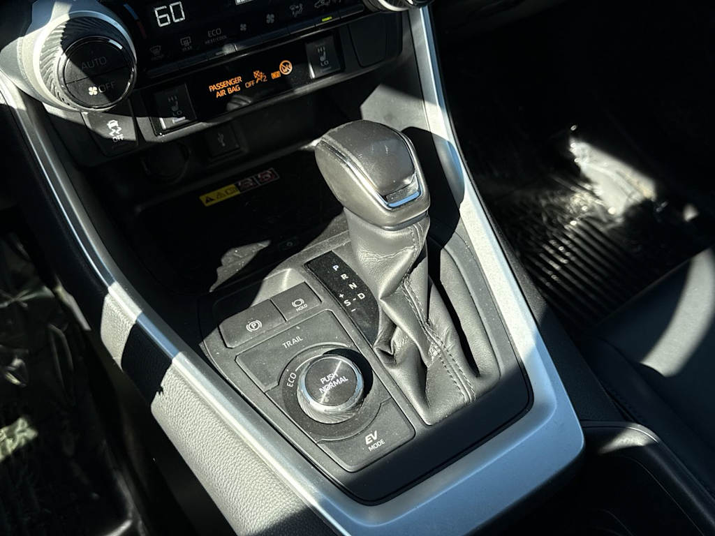 Thumbnail: 2022 Toyota RAV4 - 16
