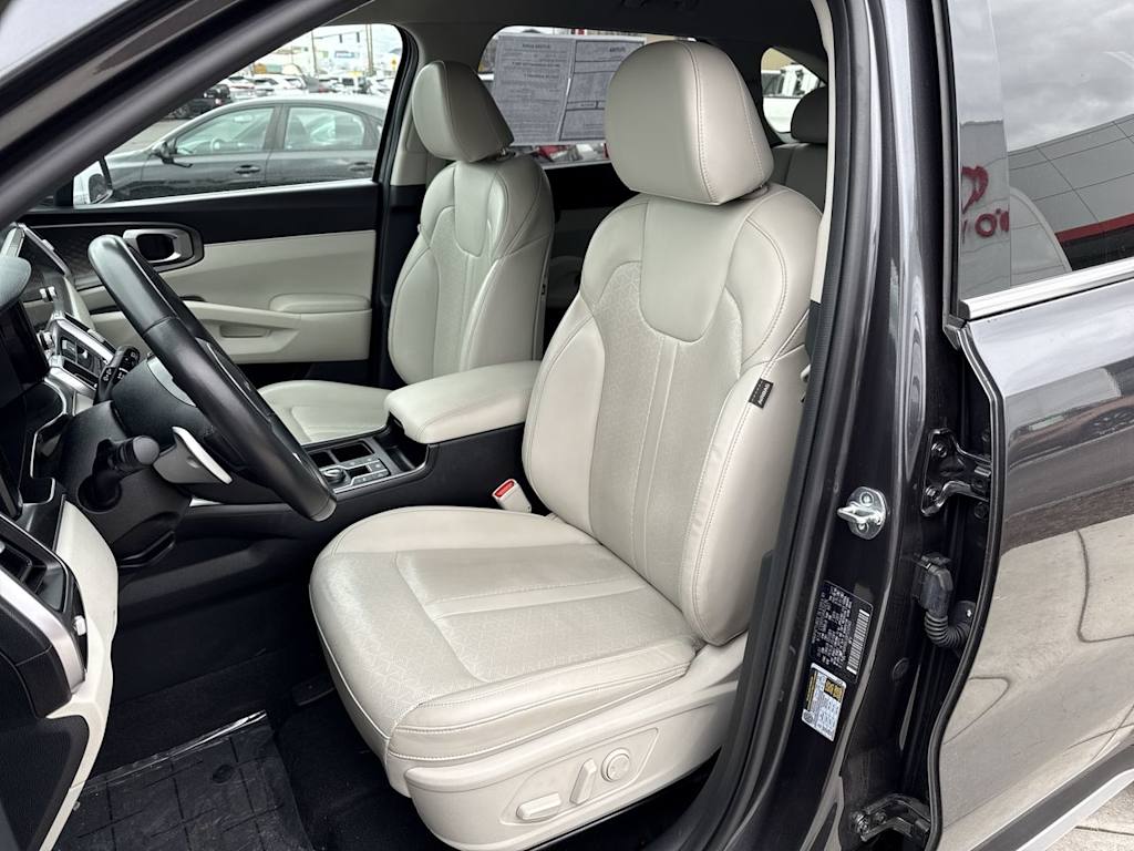 Thumbnail: 2023 Kia Sorento - 10