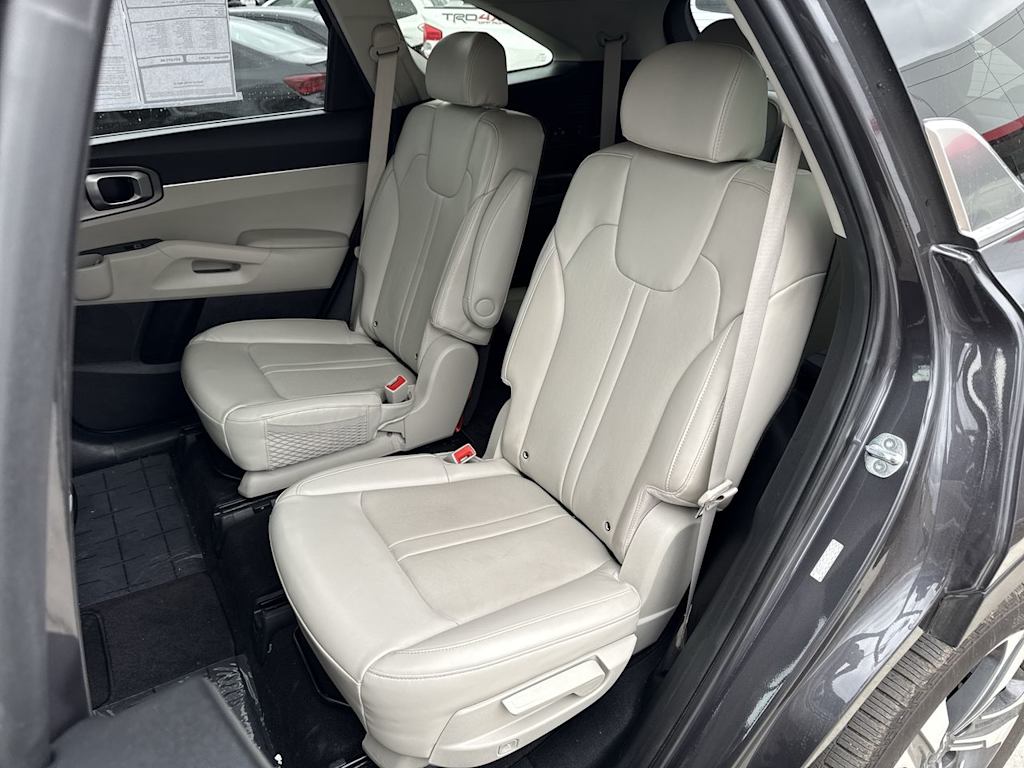 Thumbnail: 2023 Kia Sorento - 12