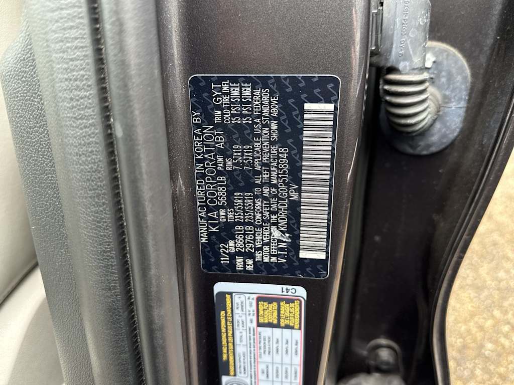 Thumbnail: 2023 Kia Sorento - 17