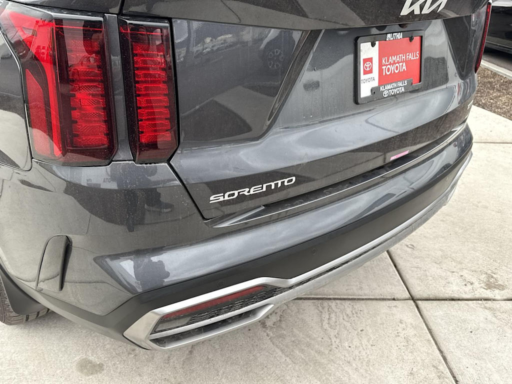 Thumbnail: 2023 Kia Sorento - 18