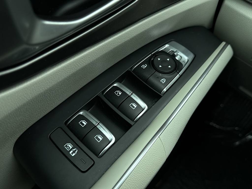 Thumbnail: 2023 Kia Sorento - 25