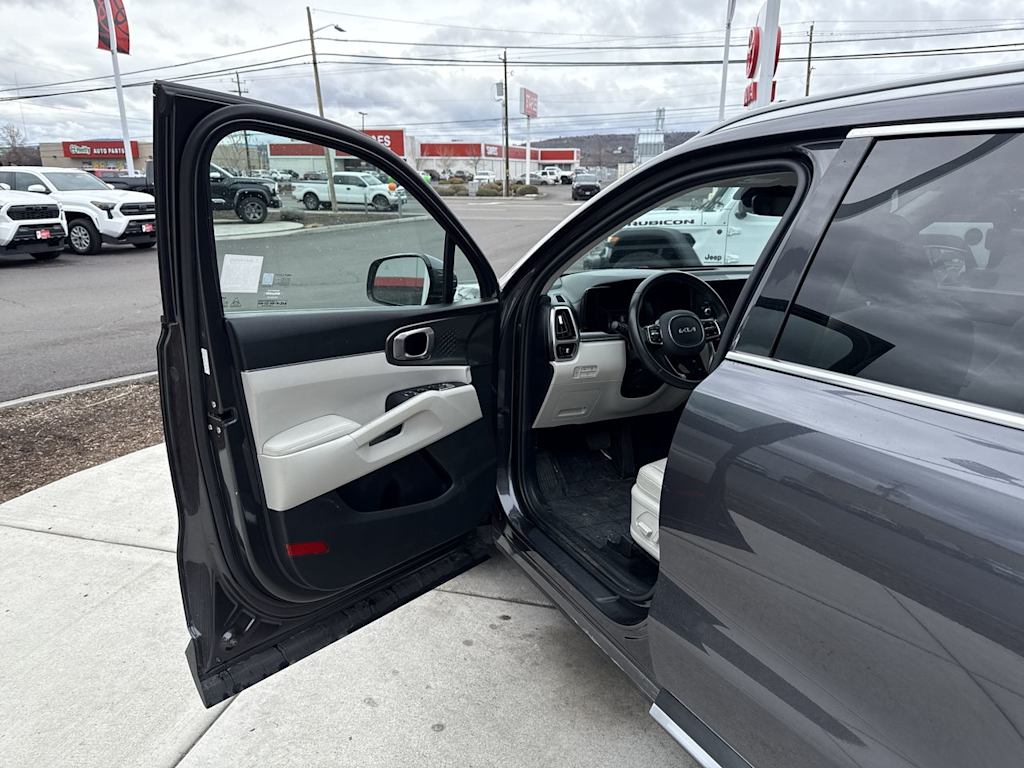 Thumbnail: 2023 Kia Sorento - 19