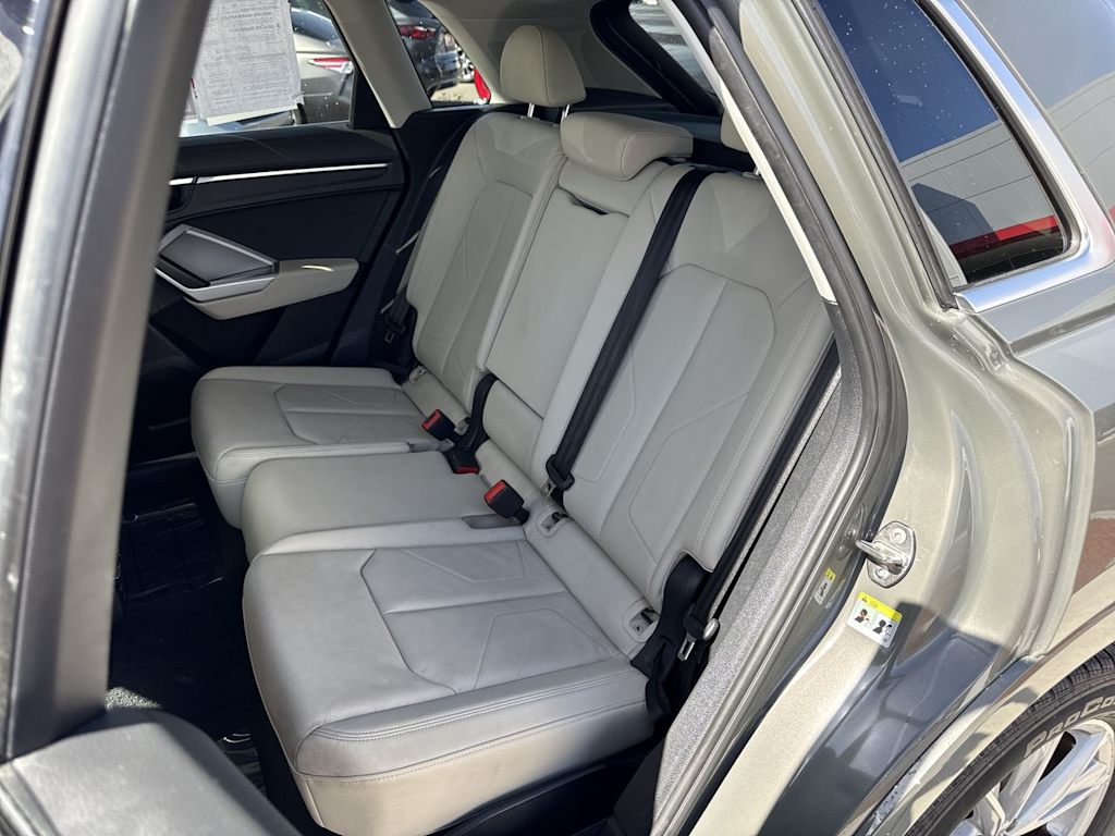 Thumbnail: 2021 Audi Q3 - 12