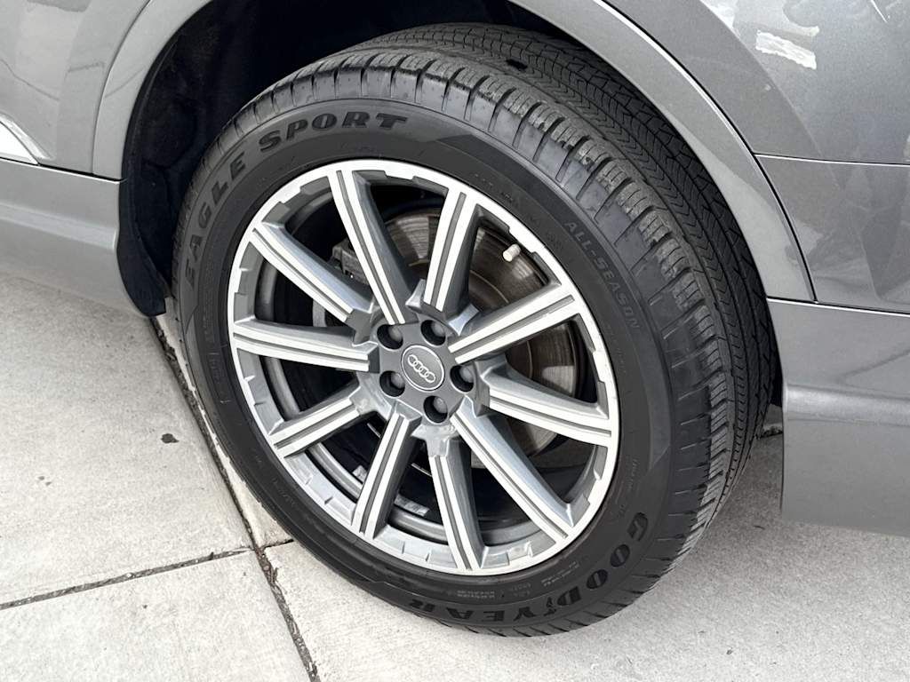 Thumbnail: 2019 Audi Q7 - 8