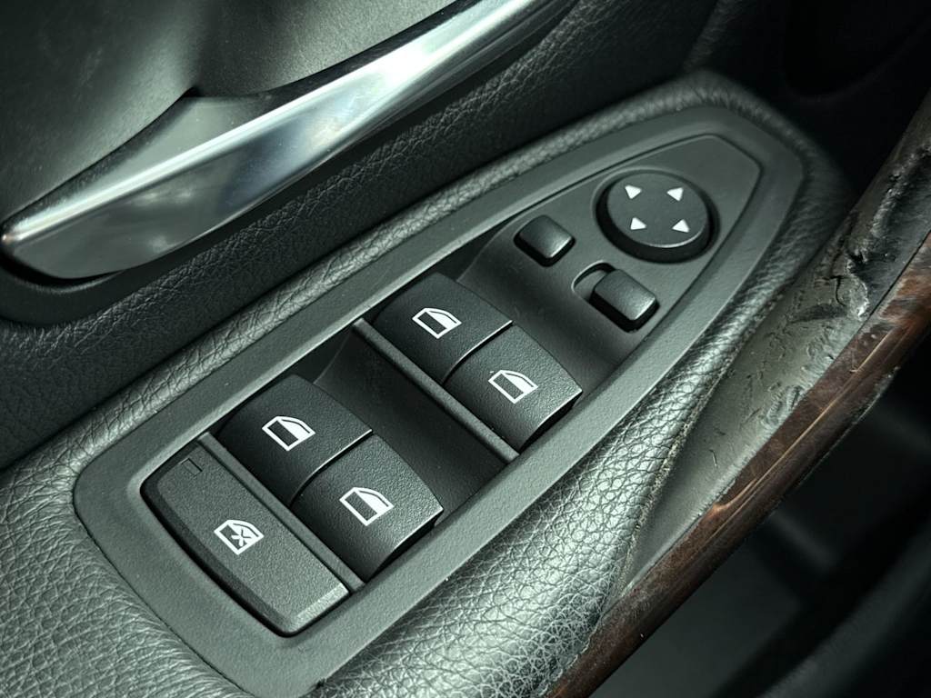 Thumbnail: 2014 BMW 3 Series - 24