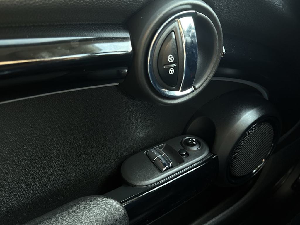 Thumbnail: 2022 MINI Cooper - 21